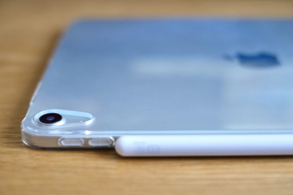 iPad Air 4 と クリア背面ケース