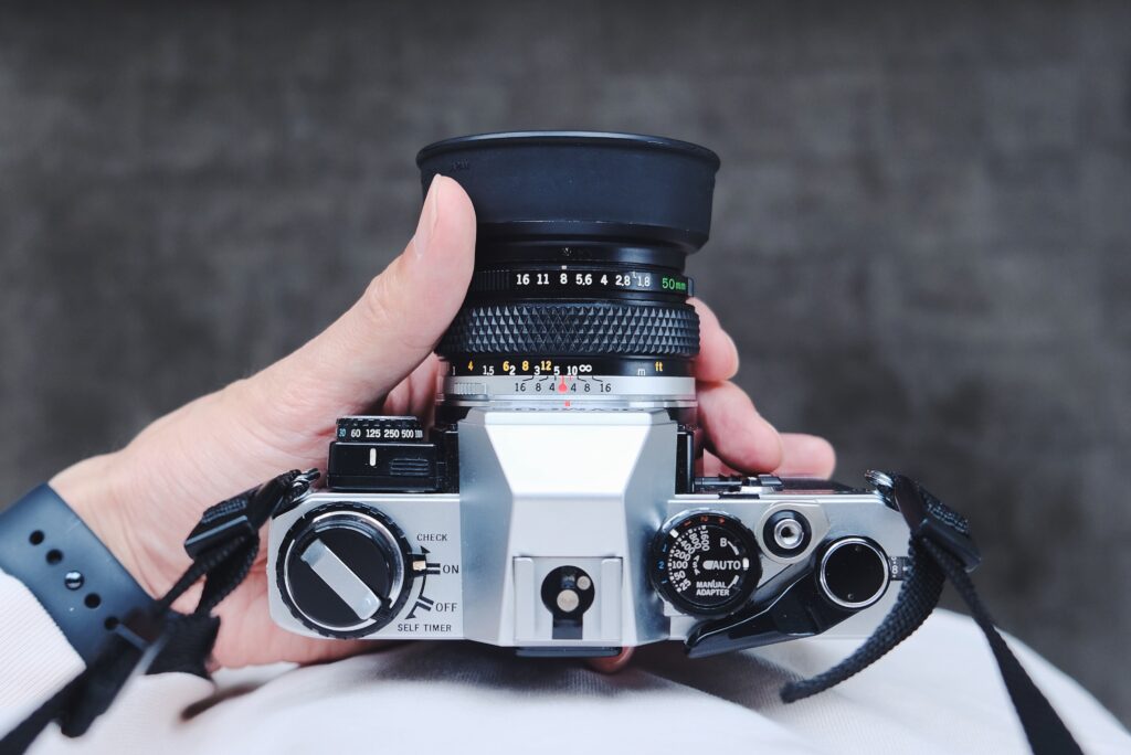 オリンパスのフィルム一眼レフカメラ『OM-10』で撮ること【レンズ・作例】