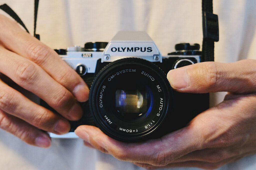 オリンパスのフィルム一眼レフカメラ『OM-10』で撮ること【レンズ・作例】